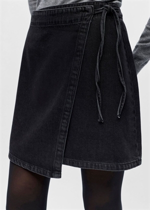 Rosie mw denim short wrap skirt Black Denim Object 